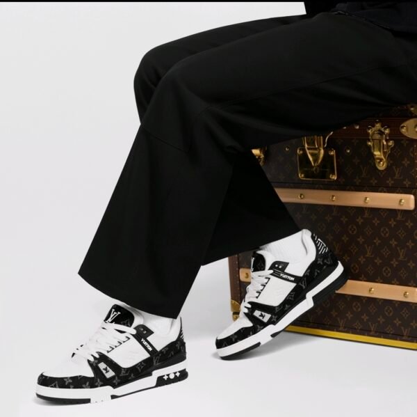 Louis Vuitton Trainer for men and women - Image 3