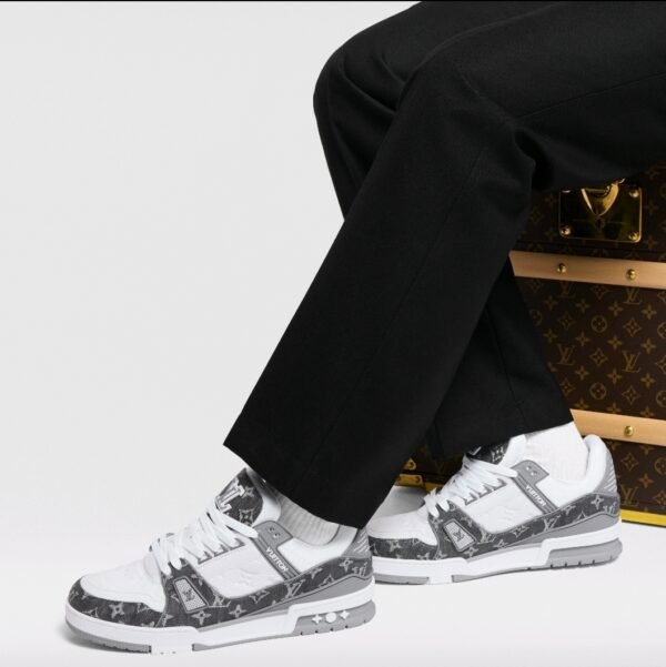 Louis Vuitton Trainer for men and women - Image 4